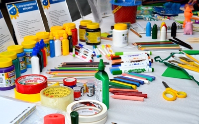 Empresas conveniadas são opções para compra de materiais escolares com descontos