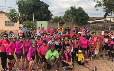 Pedalada Rosa mobiliza advocacia de Cáceres